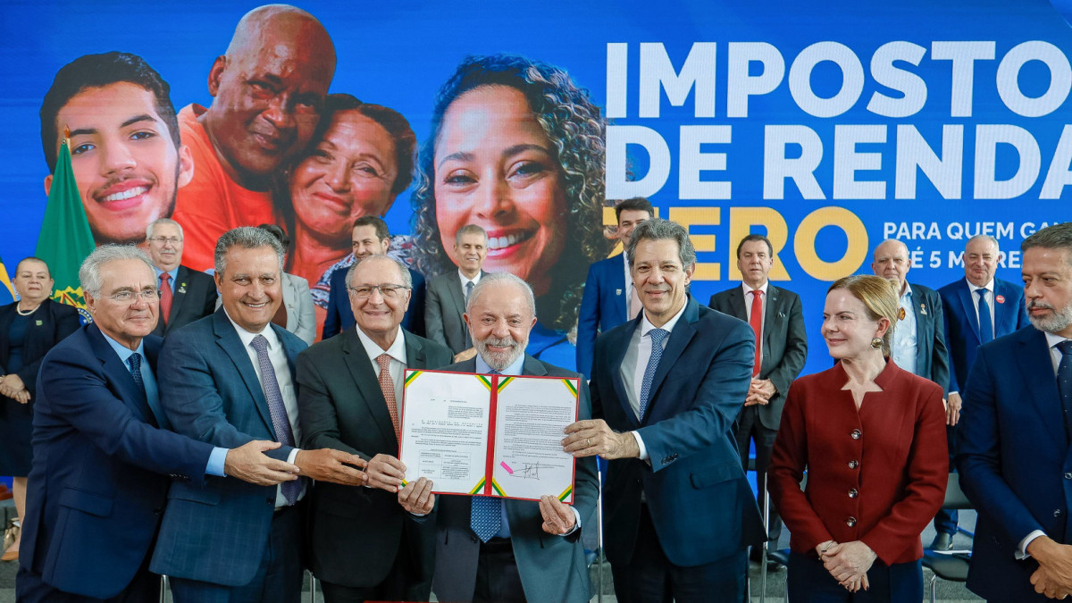 Presidente da República, Luiz Inácio Lula da Silva, durante a cerimônia de sanção do Projeto de Lei nº 1.087, de 2025, que amplia a faixa de isenção e institui a tributação mínima do Imposto de Renda. Palácio do Planalto – Brasília (DF)

Foto: Ricardo Stuckert / PR