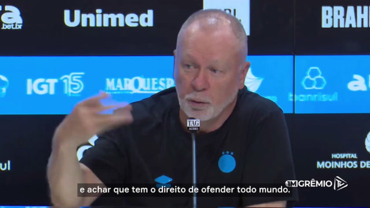 Mano Menezes explica gesto polêmico na vitória sobre o Palmeiras