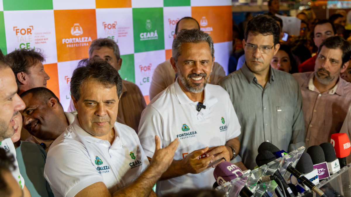 Cerimônia de entrega da reforma da Praça do Ferreira e lançamento do programa FORtaleCE, uma parceria entre os governos Evandro e Elmano