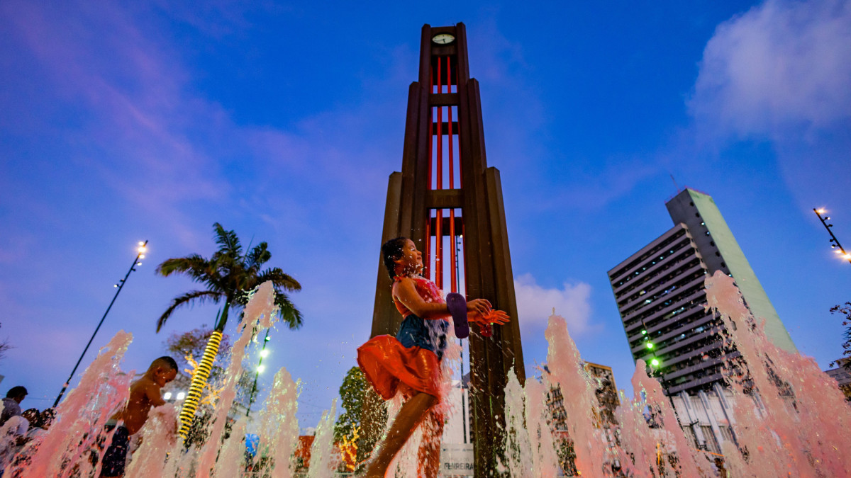 Cerimônia de entrega da reforma da Praça do Ferreira nesta quarta-feira, 26