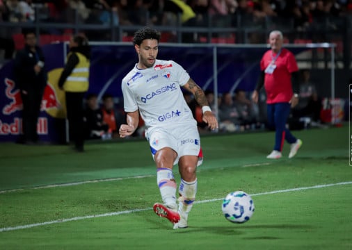 Mancuso, lateral do Fortaleza, durante jogo contra o Red Bull Bragantino 
