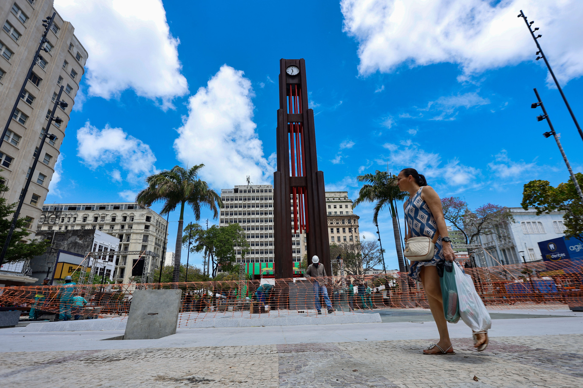￼COMERCIANTES querem garantir bom ritmo de compras no próximo ano (Foto: DANIEL GALBER/ESPECIAL PARA O POVO)