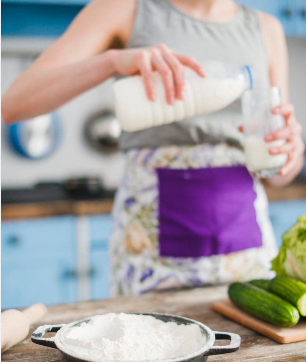 Embora seja mais saudável que o sal refinado, ainda é rico em sódio e deve ser consumido com moderação. Por ser menos processado, o sal marinho pode ser uma boa alternativa para quem deseja um sal mais natural e menos manipulado.