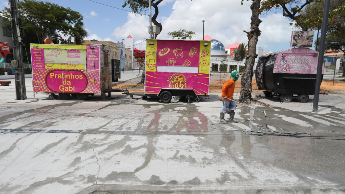 Praça Almirante Saldanha, no entorno do Centro Dragão do Mar de Arte e Cultura, será entregue em janeiro de 2026