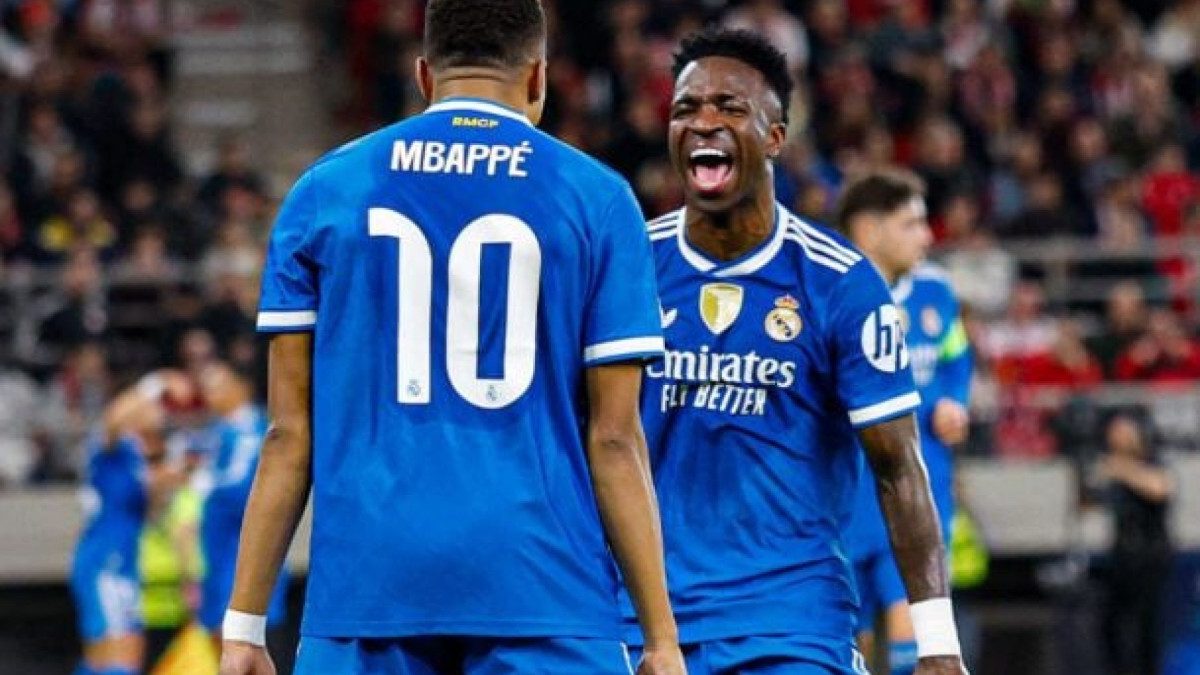 Atacante fez duas assistências para gols de Mbappé em vitória por 4 a 3 sobre o Olympiacos, na última quarta, pela Champions