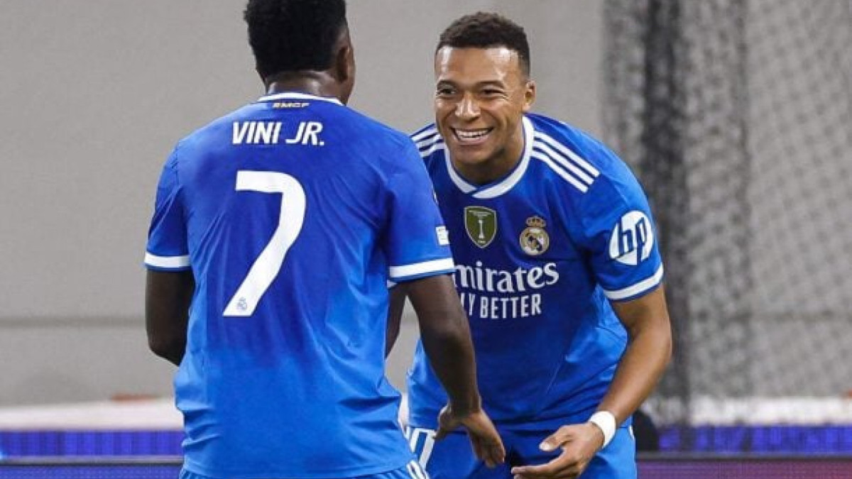 Autor de quatro gols contra o Olympiacos, francês se impressiona com atuação do brasileiro na partida, no Georgios Karaiskakis