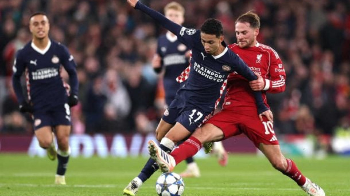 Mauro Júnior, de 26 anos, fez assistência em goleada do time holandês sobre os ingleses, na última quarta-feira, em Anfield