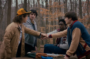 Os quatro protagonistas de Stranger Things retornam para a última temporada da série 