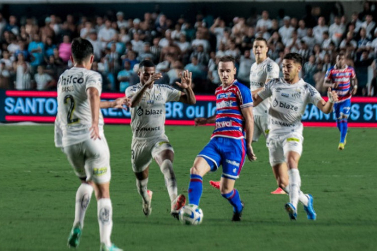 Fortaleza e Santos duelaram na Vila Belmiro pela 38ª rodada da Série A do Campeonato Brasileiro 2023