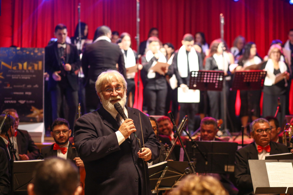 Maestro Poty Fontenelle, que comanda a orquestra sinfônica do Natal, Música e Fé, é fundador da Associação dos Corais do Ceará 