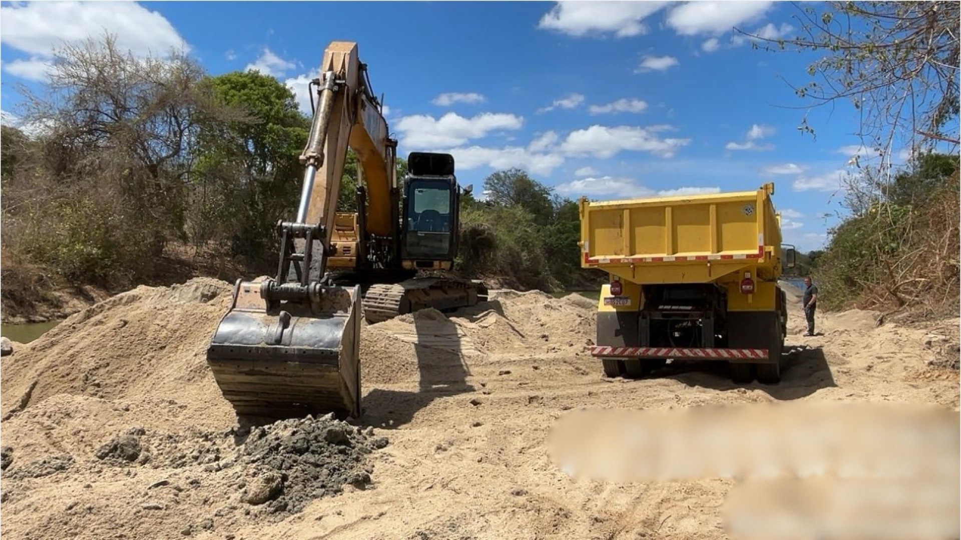 Ação da PF em Itapiúna prende suspeitos e apreende equipamentos usados em extração ilegal.