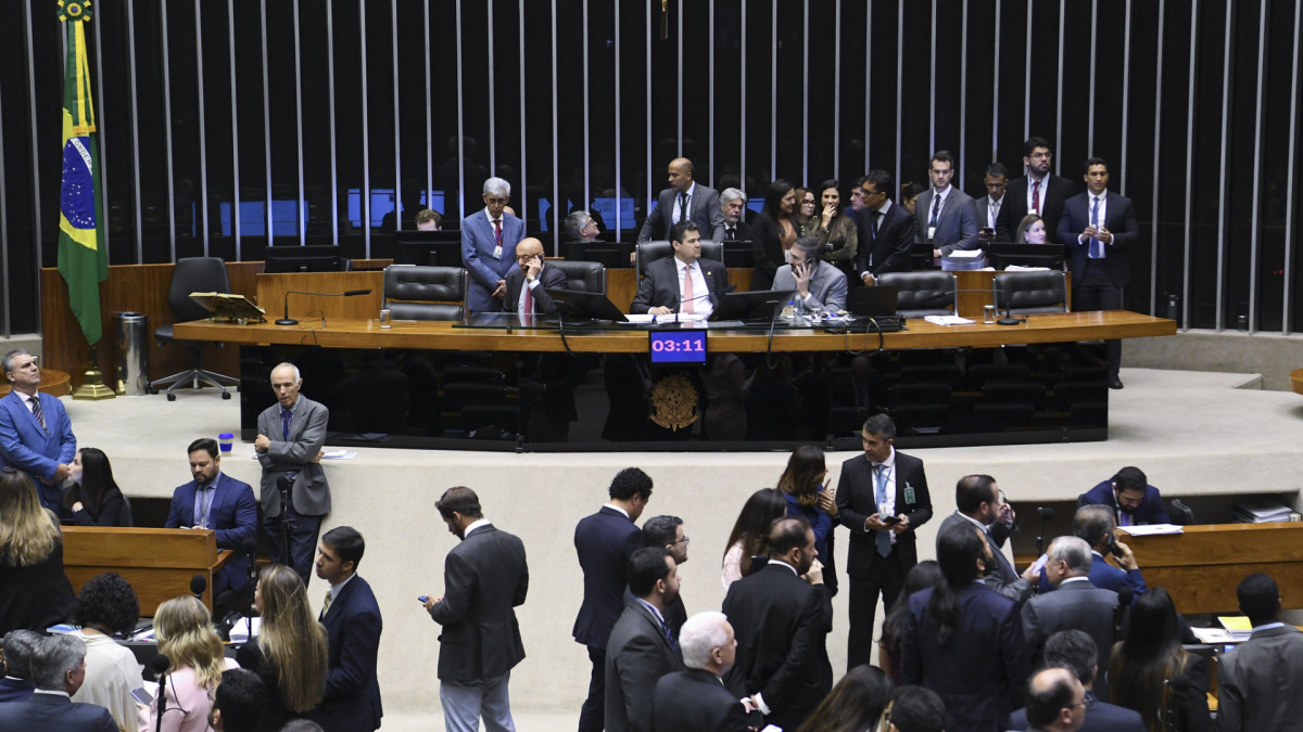 ￼EMENDAS individuais somam R$ 1,09 bilhão e emendas da bancada cearense somam R$ 415 milhões