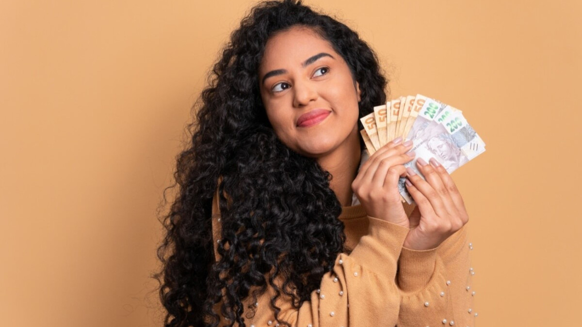 Recebeu o 13º salário? Veja como usá-lo com consciência para virar o ano no azul
