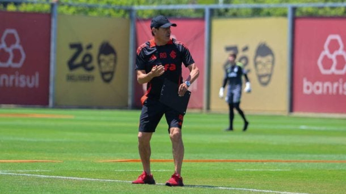 Experiências envolvem um Colorado com trio de ataque ou duplas com a presença certa de Vitinho. Borré e Carbonero briga pela outra vaga