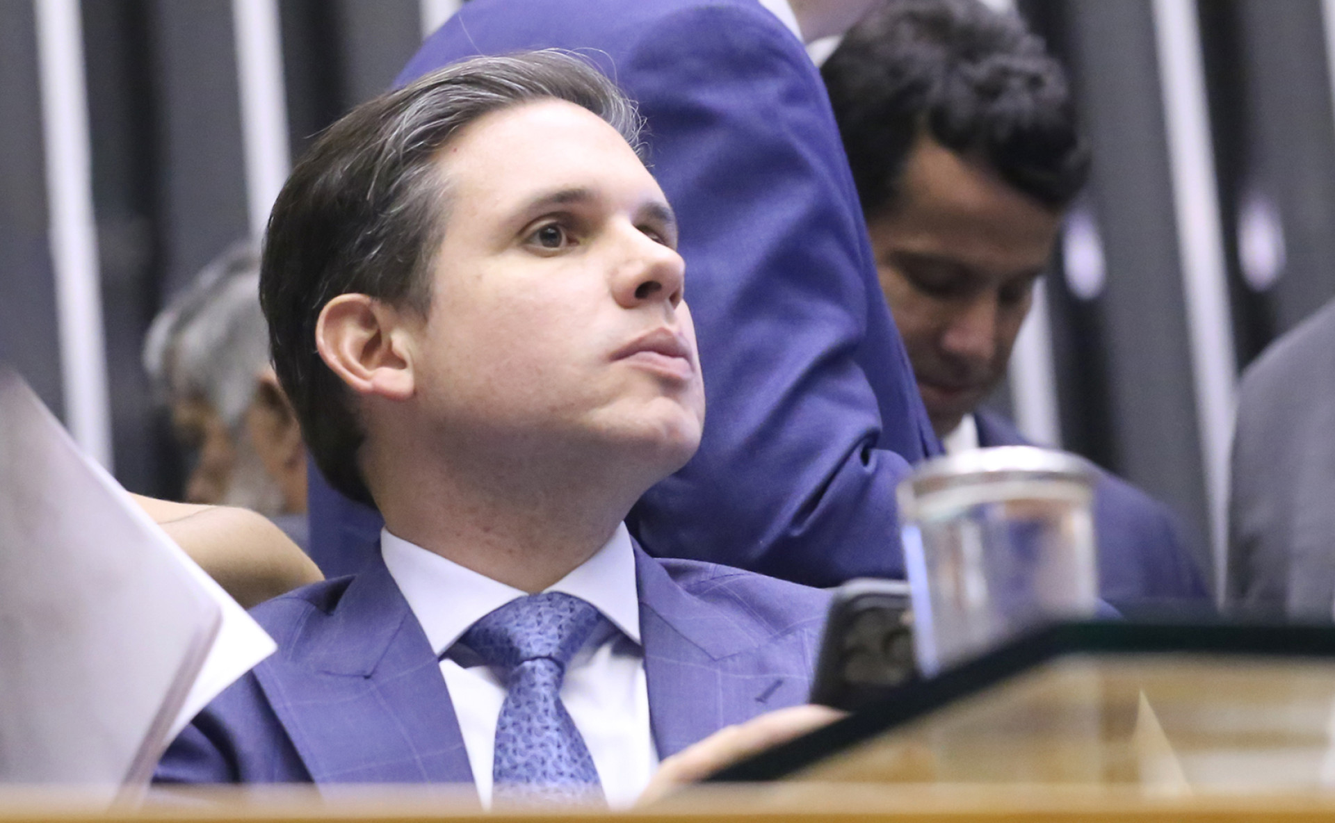 ￼HUGO Motta estremecido com líder do PT (Foto: kayo Magalhães/Câmara dos Deputados)