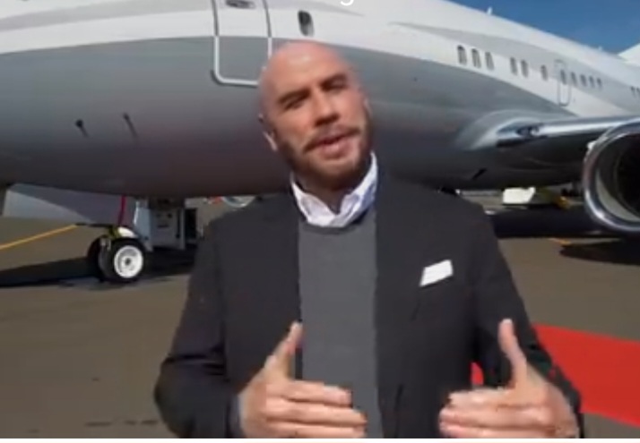 Segundo o site Radar Online, John Travolta estaria “caidinho” por Kim Basinger e, após cinco anos de luto pela morte da esposa, teria voltado a se abrir para a possibilidade de um novo relacionamento. A publicação afirma que o ator demonstra interesse real em retomar à vida afetiva.