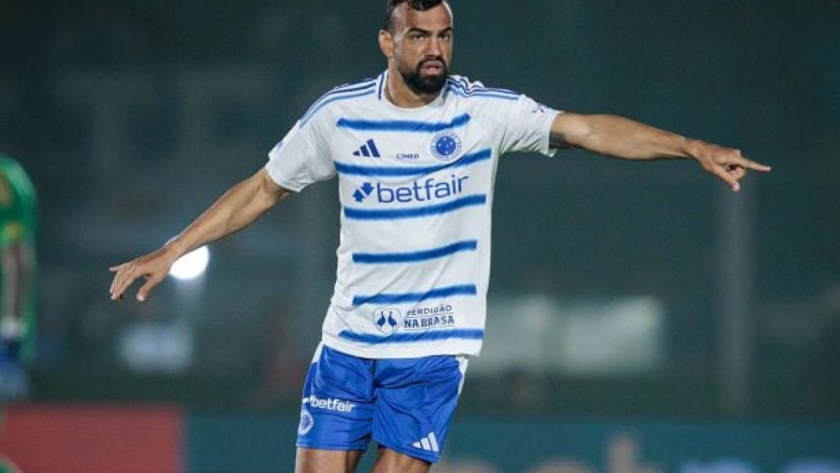 Zagueiro da Seleção Brasileira não ficou feliz com o tropeço da Raposa no Castelão