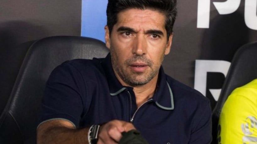 Perguntado pelo Jogada10 sobre a possível entrada no Top-3 de treinadores com mais títulos da Libertadores, técnico filosofa; veja a resposta 