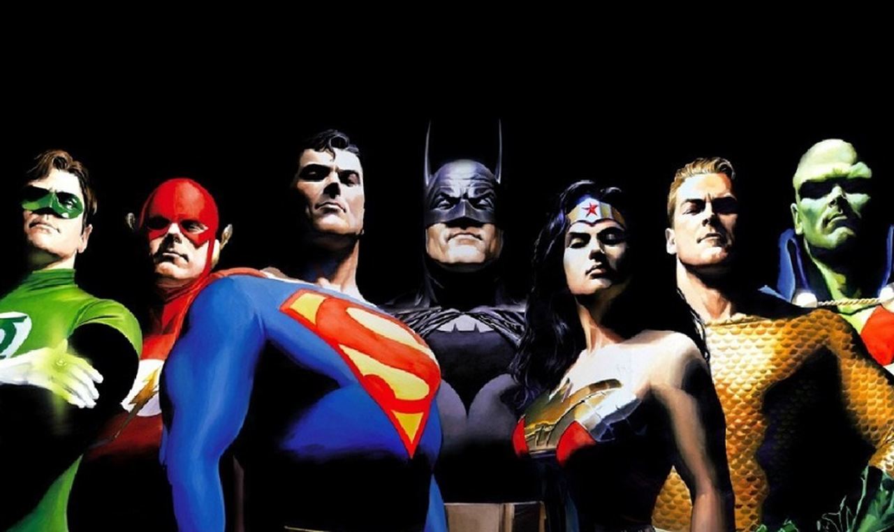 Mulher-Maravilha também é  uma das fundadoras da Liga da Justiça, onde atua ao lado de outros heróis icônicos como Super‑Homem e Batman.