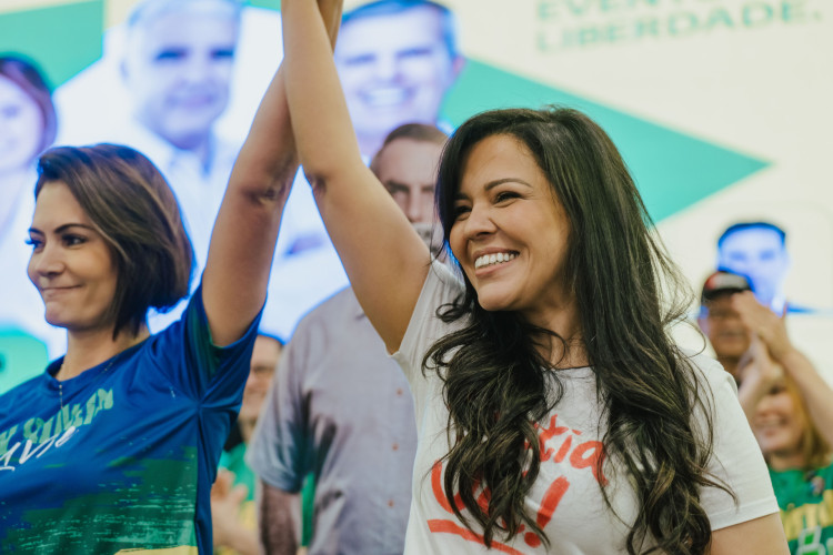 Ex primeira dama Michelle Bolsonaro com Priscila Costa(Foto: J&Uacute;LIO CAESAR)