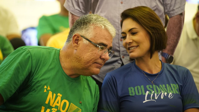 O senador Eduardo Girão (Novo) lançou a pré-candidatura a governador do Ceará, com presença de Michelle Bolsonaro e clima de tensão por críticas a Ciro Gomes no palco 