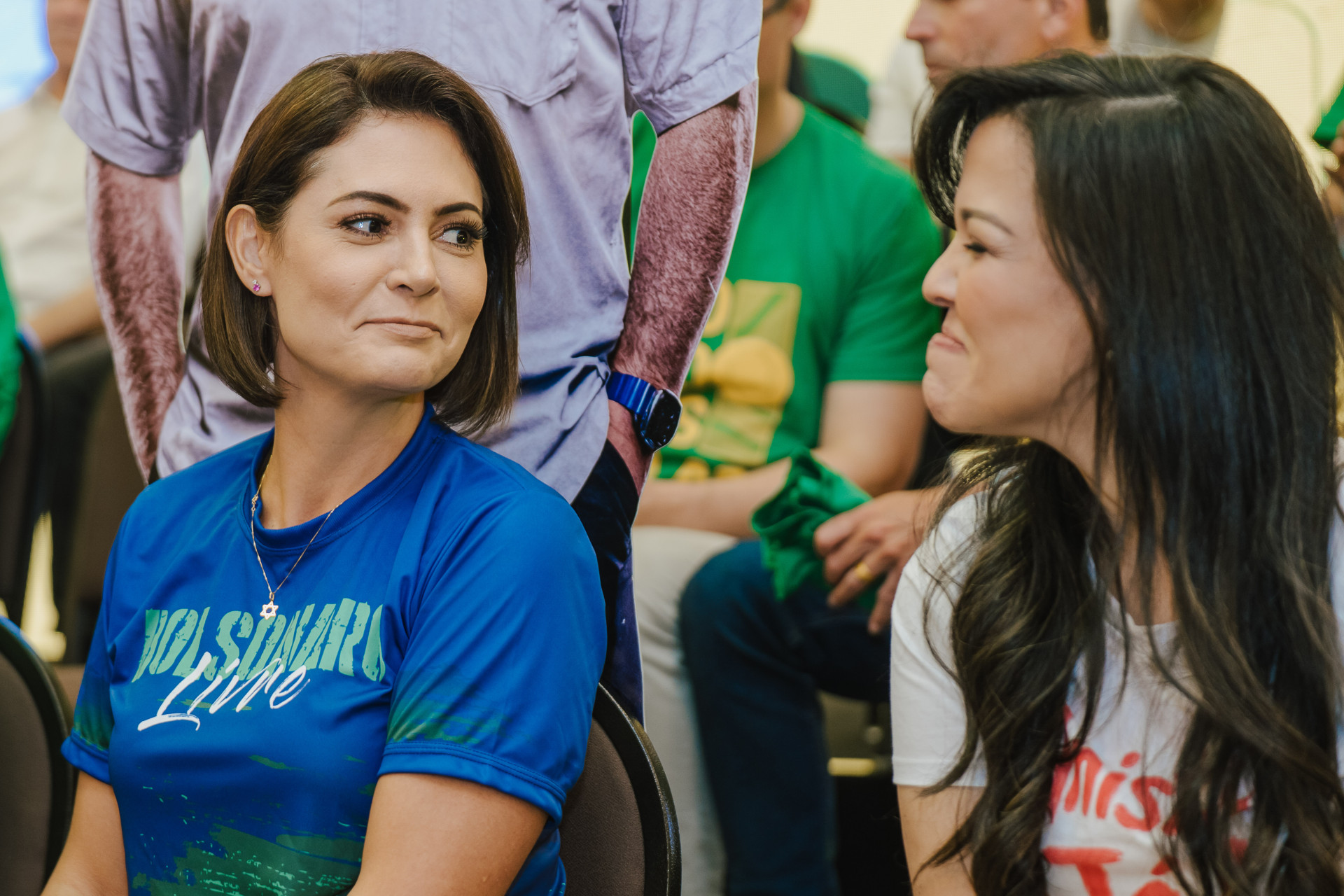 Ex-primeira dama Michelle Bolsonaro e a vereadora Priscila Costa no lançamento da pré-candidatura do senador Eduardo Girão ao governo do Ceará  (Foto: JÚLIO CAESAR)
