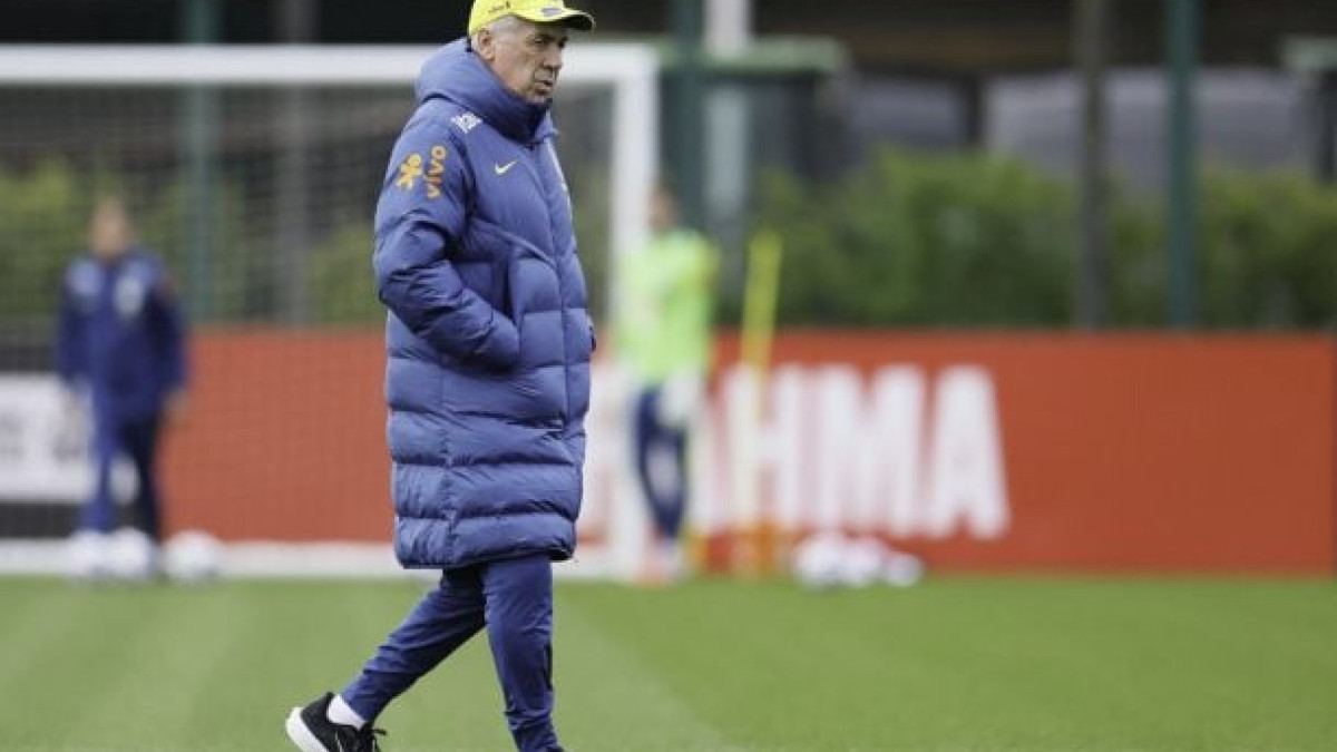 Treinador da Seleção Brasileira analisa equilíbrio entre favoritas, evita cravar presença do astro do Santos e exalta atacantes do Brasil