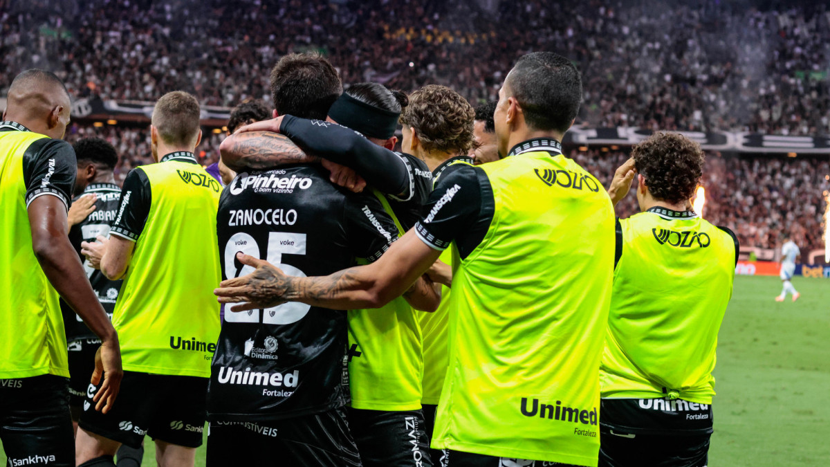 Vinicius Zanocelo, do Ceará, comemora gol marcado diante do Cruzeiro