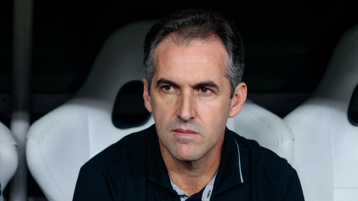 FORTALEZA-CE, BRASIL, 29-10-2025: Léo Condé Ceará x Cruzeiro empatam pela Serie A do Brasileirão no Estádio Castelão. (Foto: Samuel Setubal/O Povo)