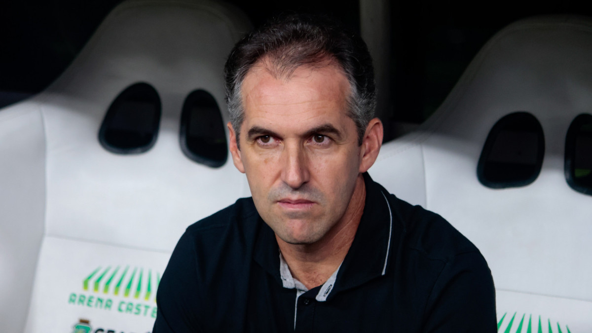 FORTALEZA-CE, BRASIL, 29-10-2025: Léo Condé Ceará x Cruzeiro empatam pela Serie A do Brasileirão no Estádio Castelão. (Foto: Samuel Setubal/O Povo)