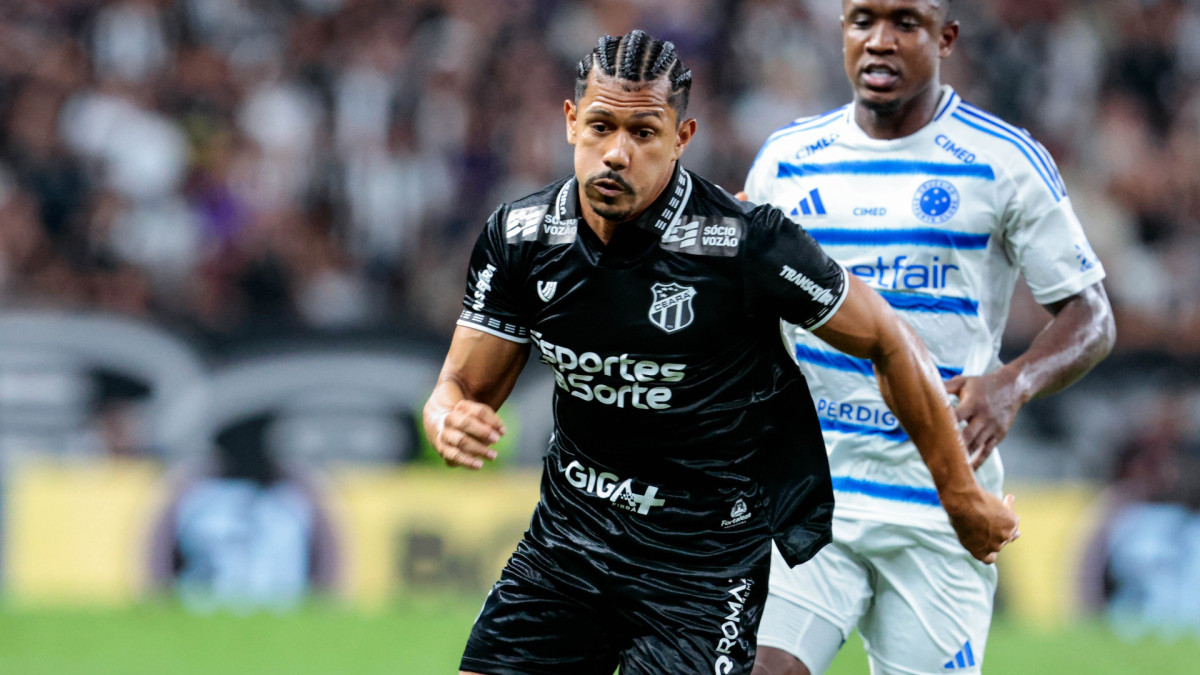 FORTALEZA-CE, BRASIL, 29-10-2025: Fernando Sobral Ceará x Cruzeiro empatam pela Serie A do Brasileirão no Estádio Castelão. (Foto: Samuel Setubal/O Povo)