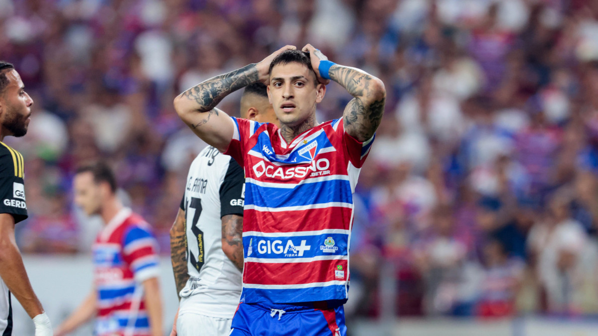 FORTALEZA, CEARÁ, BRASIL, 01-12-2025: Gaston Avila Fortaleza x Atletico Mineiro pelo Campeonato Brasileiro Serie A na Arena Castelão. (Foto: Samuel Setubal/ O Povo)