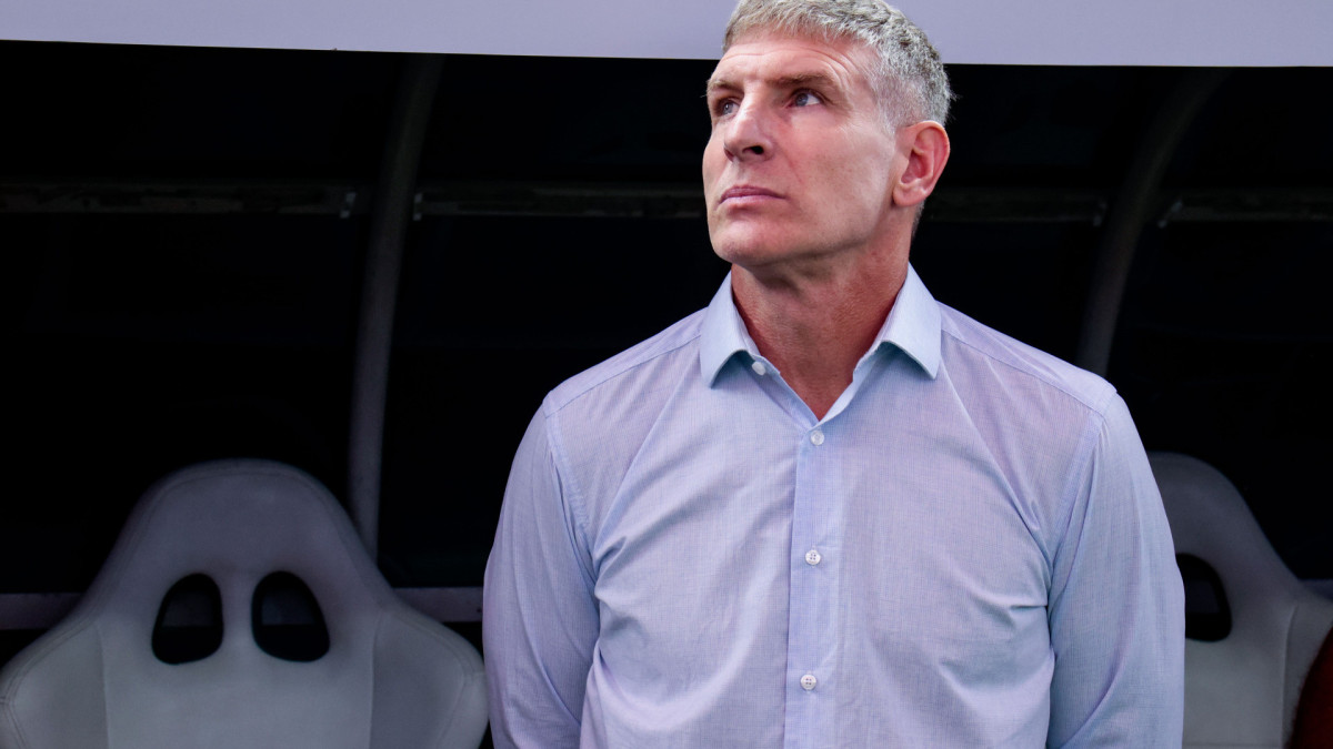 A sequência se inicia alguns jogos após a chegada de Martín Palermo no Leão