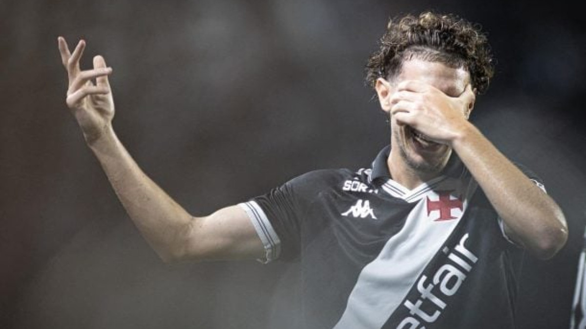 Meia-atacante português completou 50 jogos pelo Vasco da Gama com um gol na goleada por 5 a 1 sobre o Internacional, em São Januário.