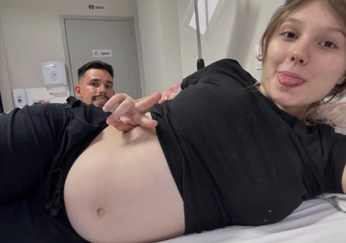 Também chamou a atenção o fato dela ter engravidado enquanto fazia terapia contra o câncer, dando à luz em dezembro de 2024.