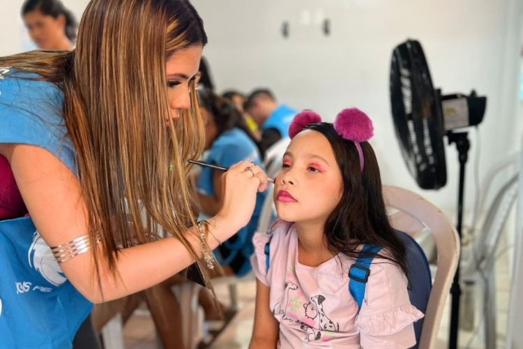 Lívia Firma impacta a vida de crianças e adolescentes com seu trabalho voluntário no Jovens Pela Diferença