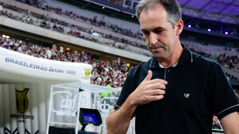 Léo Condé deixou comando técnico do Ceará após rebaixamento para Série B 