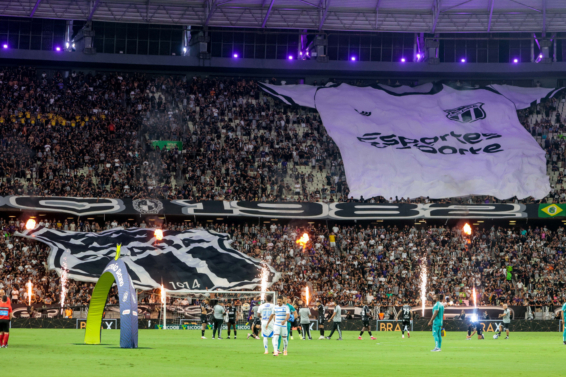 Torcida do Ceará promete lotar o Castelão novamente (Foto: Samuel Setubal)