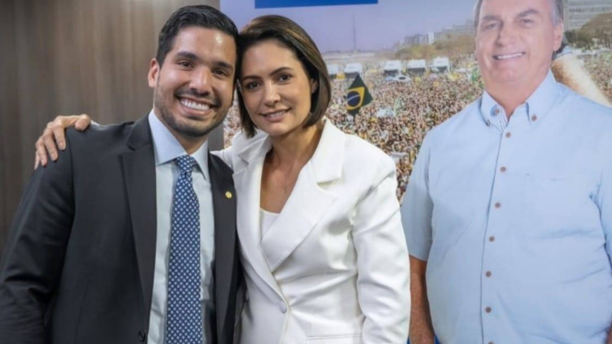 André Fernandes e Michelle Bolsonaro se encontraram nesta terça-feira, 2, antes da reunião do partido e esclareceram questões relacionadas às críticas da ex-primeira-dama em evento no Ceará no último domingo
