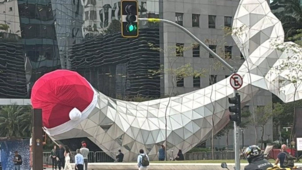 Gorro de Natal da baleia da Faria Lima foi substituído após repercussão nas redes sociais
