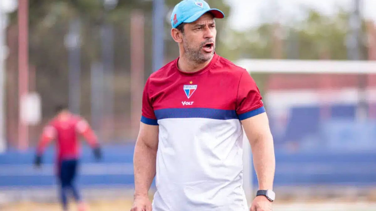 Fred treinando sub-17 do Fortaleza