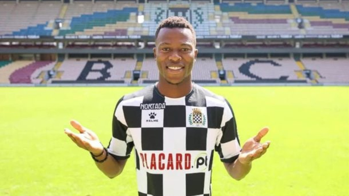 Ibrahima Camará, de 26 anos, ex-Braga e atualmente no futebol polonês, está preso preventivamente