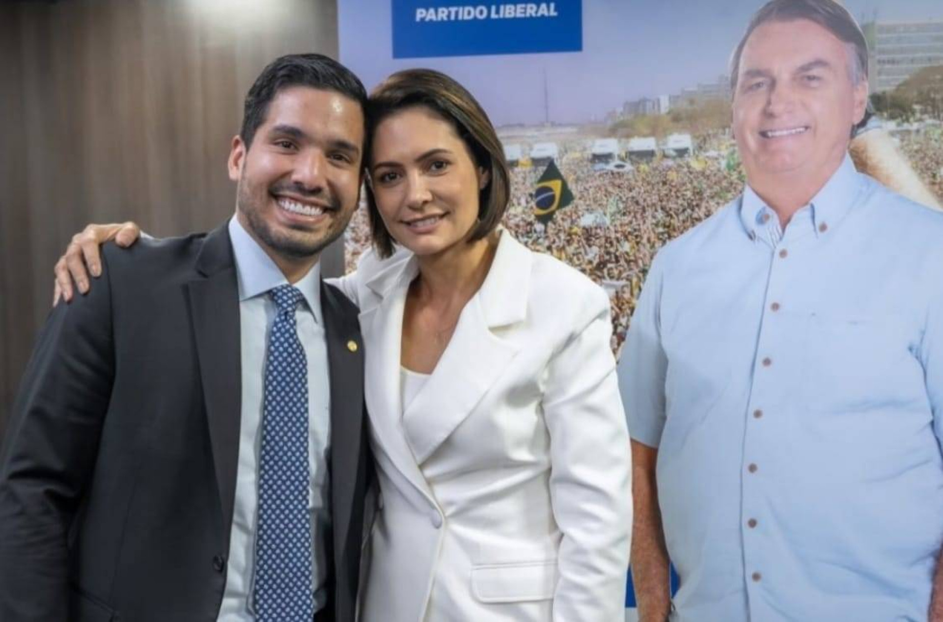 André Fernandes e Michelle Bolsonaro se encontraram nesta terça-feira, 2, antes da reunião do partido e esclareceram questões relacionadas às críticas da ex-primeira-dama em evento no Ceará no último domingo (Foto: Reprodução/Instagram @michellebolsonaro)