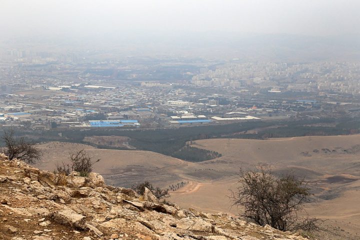 Eles diagnosticam uma falência hídrica sistêmica, resultado de décadas de má gestão, incluindo a exploração excessiva de aquíferos, irrigação insustentável e infraestrutura deficiente.