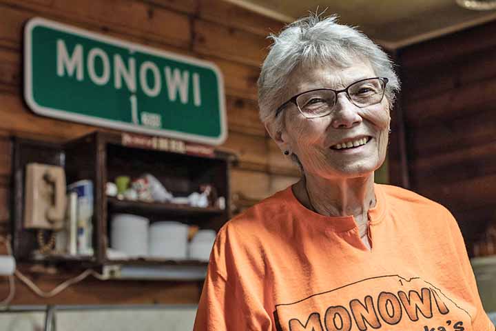 Monowi é uma pequena vila no condado de Boyd, no nordeste do estado americano de Nebraska, que tornou-se célebre por ter oficialmente apenas uma habitante: Elsie Eiler. 
