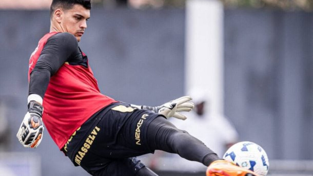 Rubro-Negro demonstrou interesse no goleiro para a próxima temporada, visto que perderá Matheus Cunha em 2026