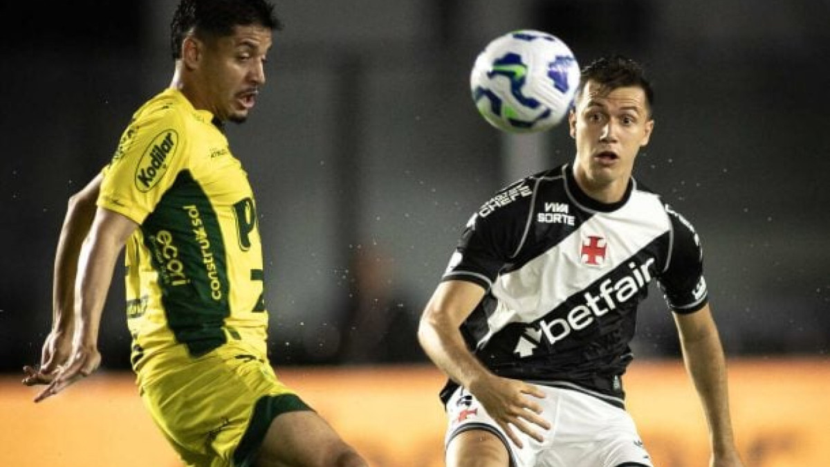 Lateral sofreu lesão no ligamento colateral medial do joelho esquerdo na derrota do Cruz-Maltino para o Mirassol, em São Januário