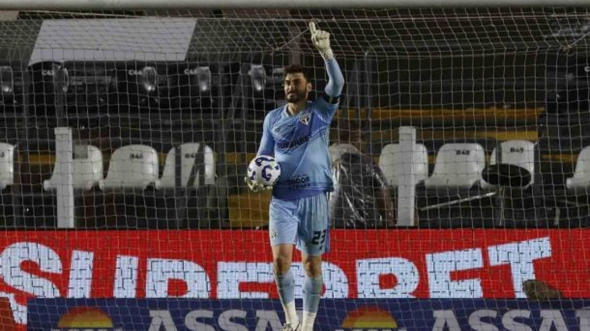 Arqueiro relembra goleada sofrida para o Fluminense e destaca que a equipe deu a volta por cima e atuou com raça e determinação