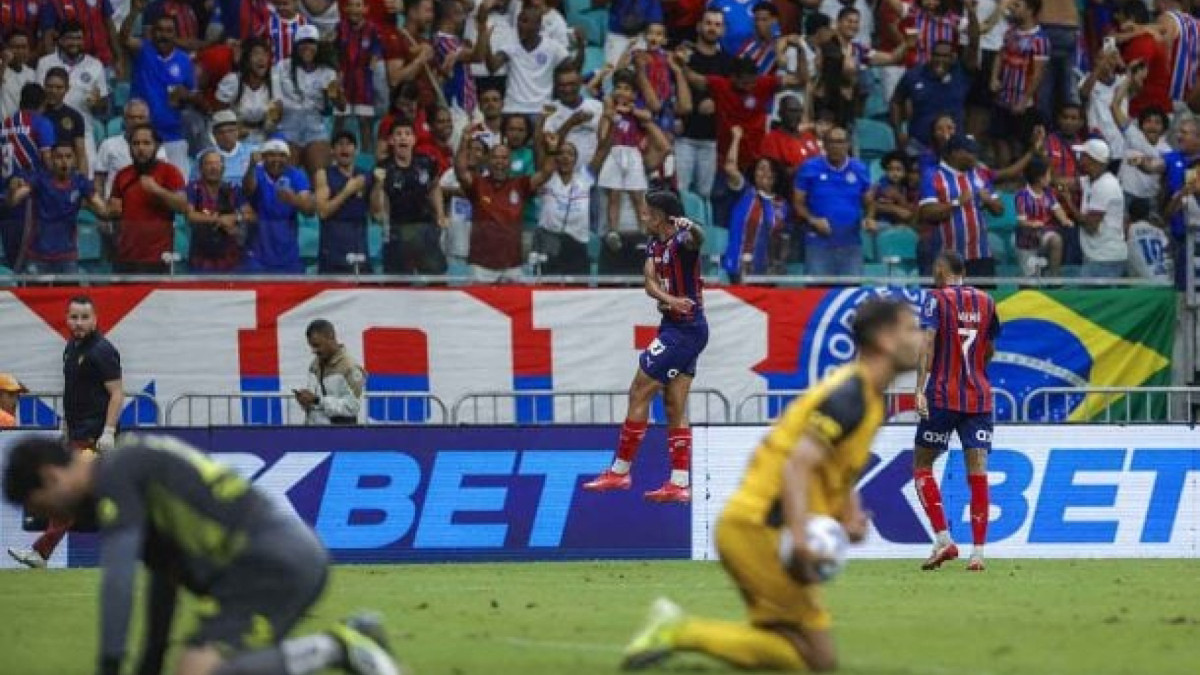 Com direito a lei do ex, Tricolor de Aço derrota Leão por 2 a 0 na Fonte Nova e segue com chances de vaga na fase de grupos da Libertadores