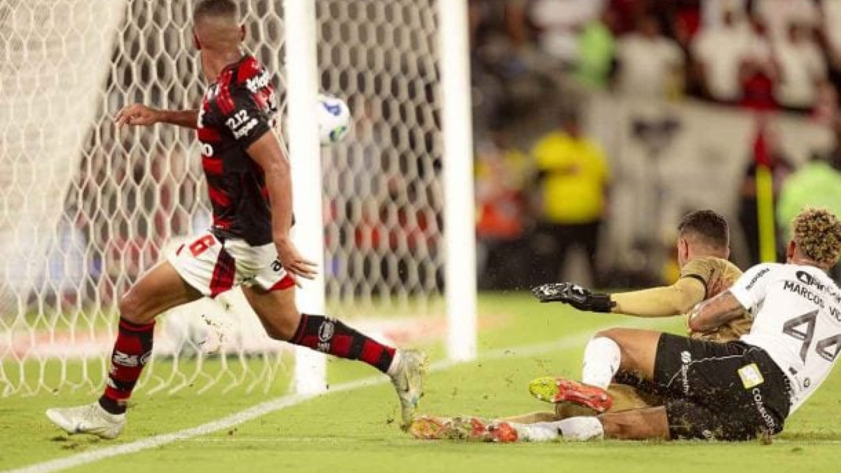 O eneacampeonato veio com a vitória sobre o Ceará por 1 a 0, com gols de Samuel Lino, diante de um Maracanã com mais de 73 mil torcedores